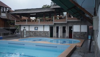 Young Khalifa Expedition kolam renang